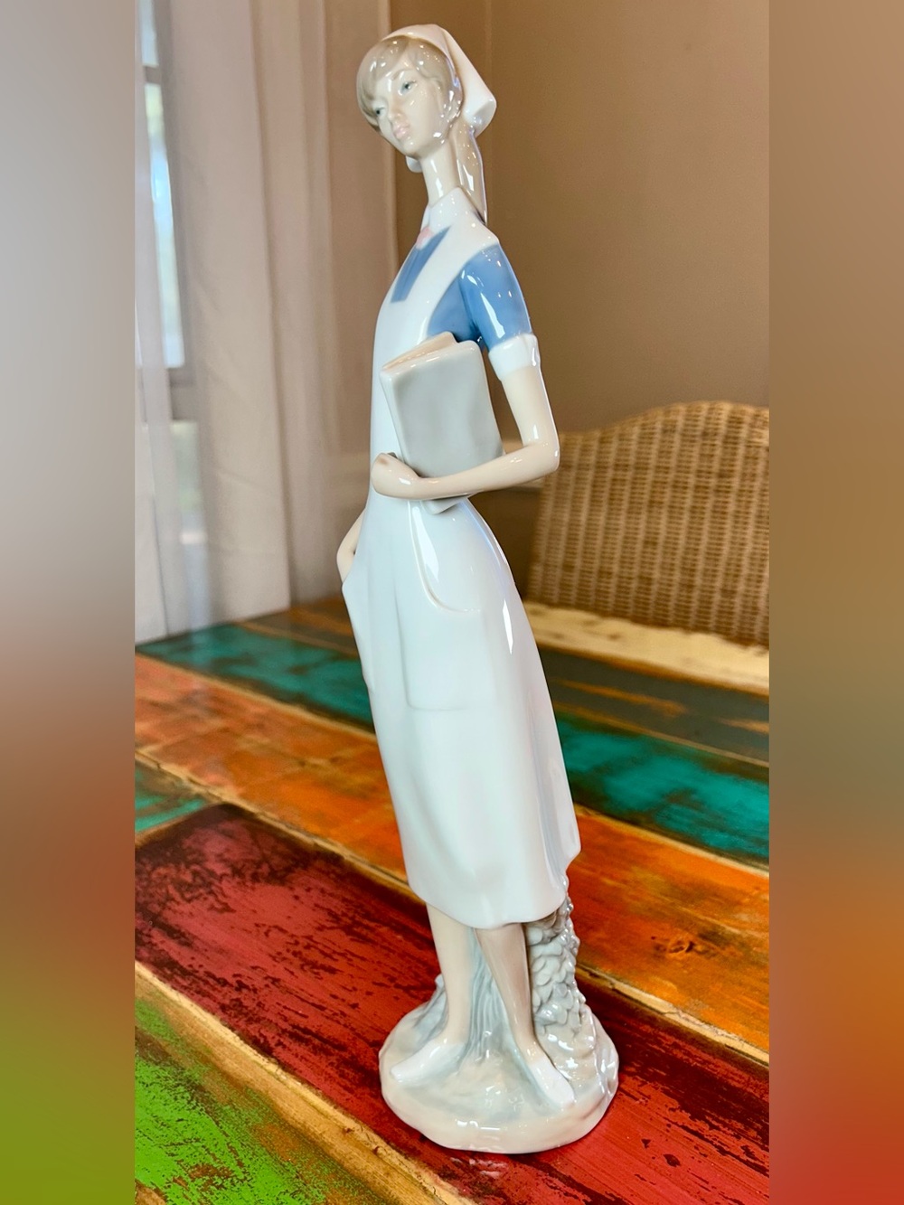 Vintage Lladró Porcelain Nurse Figurine 4603 Blue Bellflower Stamp Marked Spain - Picture 2 of 16